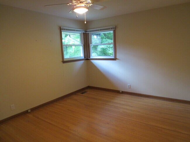 Photo du bâtiment - 387 Wharncliffe Rd N