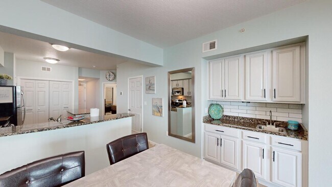 Building Photo - 2228 Beach Dr