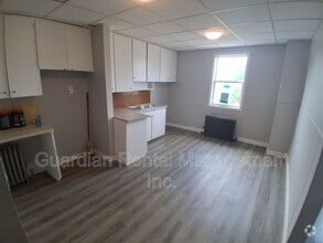 Building Photo - 411 Simpson St