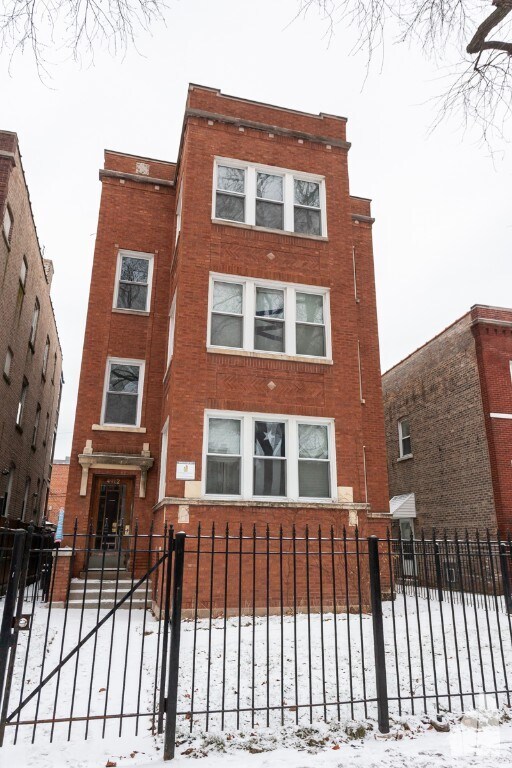 4912 N Troy St, Chicago, IL 60625 Apartments in Chicago, IL