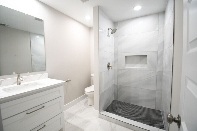 Building Photo - Gorgeously remodeled home!