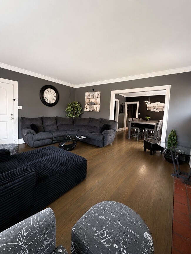 Foto del edificio - 1492 Sherbrook Rd