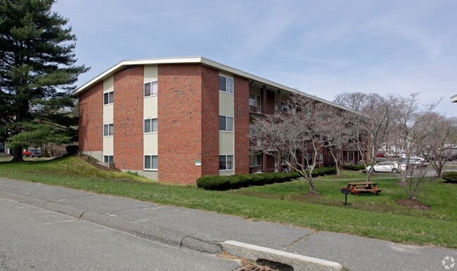 Building Photo - Lakeview Gardens Apartments