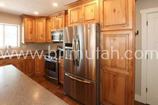 Building Photo - 550 E 7570 S