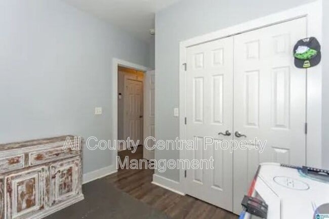 Building Photo - 2017 Kelly Creek Ct