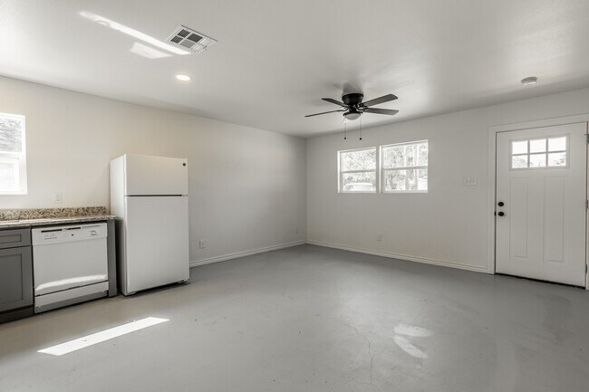 Building Photo - 3113 Cross Cir