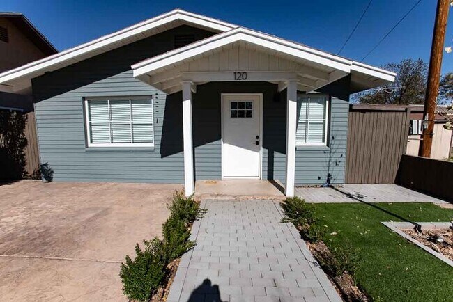 Building Photo - Downtown Gilbert House!!!
