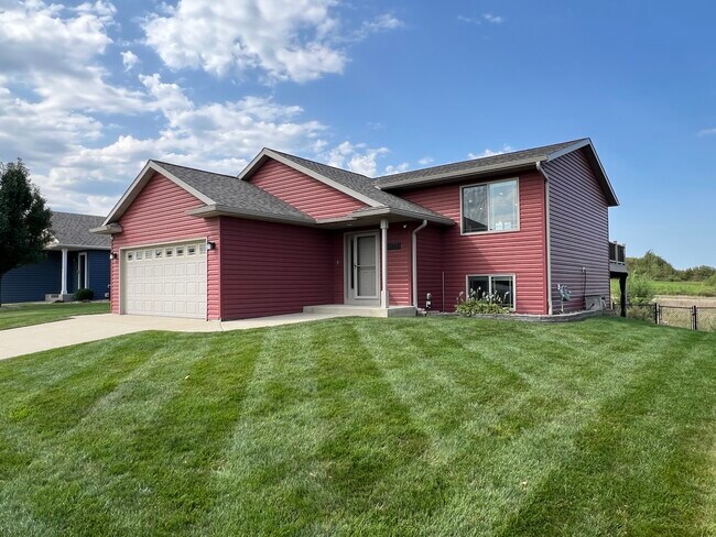 Building Photo - 5315 Castleview Dr NW