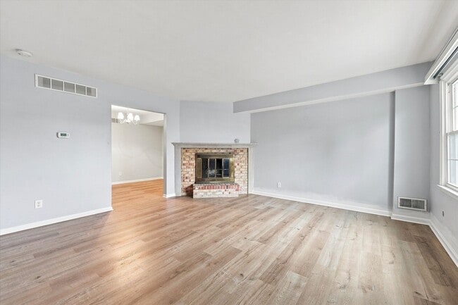 Building Photo - 701 Renner Rd