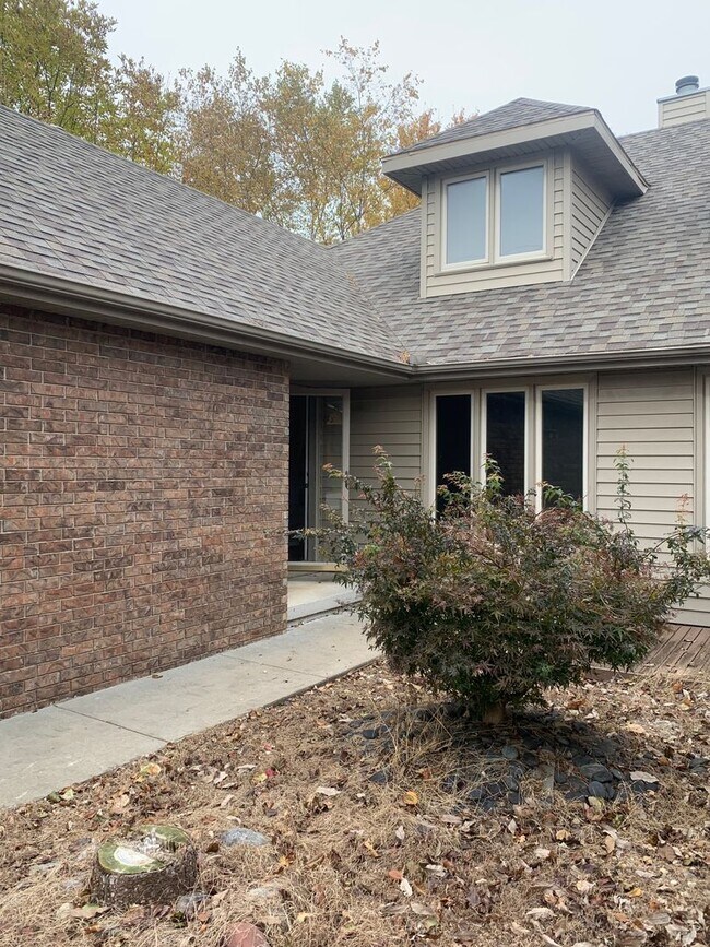 Foto del edificio - Nice 3 bedroom 3 full bathroom patio home ...