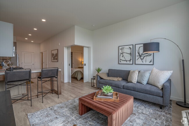 0BR, 1BA - Sala de estar 578SF - Aeon