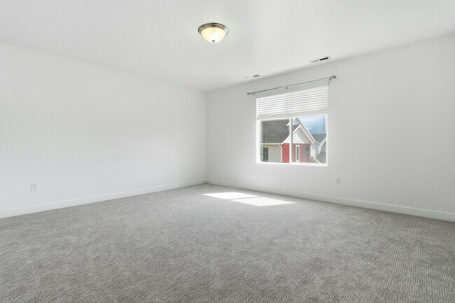 Building Photo - 506 S Highpoint Dr