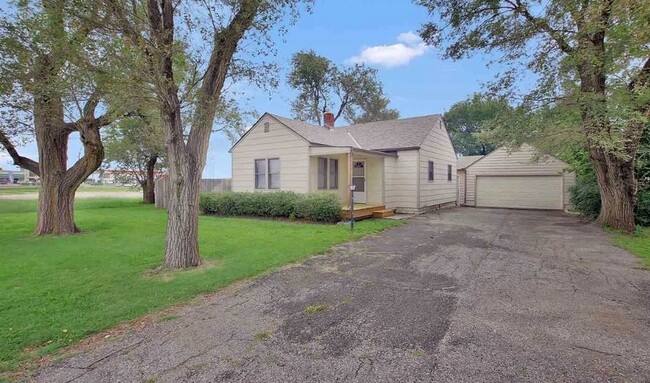 Building Photo - Beautiful Goddard Home with Oversized Garage