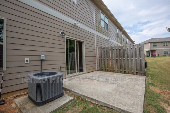 Foto del edificio - 6061 Townes Way