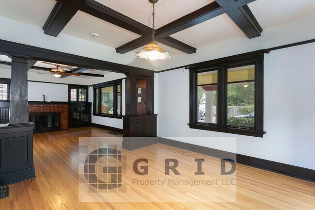 Foto del edificio - Charming 2 Bedroom Craftsman off of SE Div...