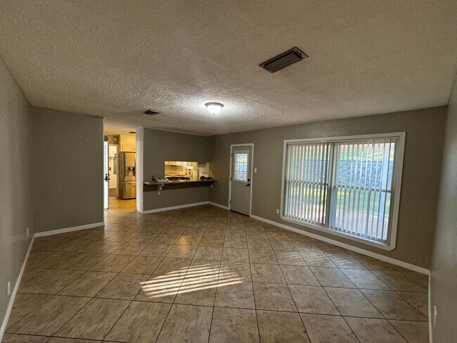 Foto del edificio - Room to roam in Haughton...