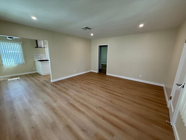 Foto del edificio - 1006-1008 W. Glenoak