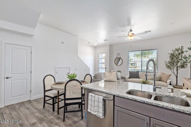 Foto del edificio - 3230 E Thomas Rd