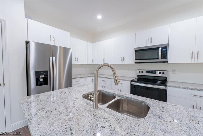 Building Photo - 8014 Sunrise Cir