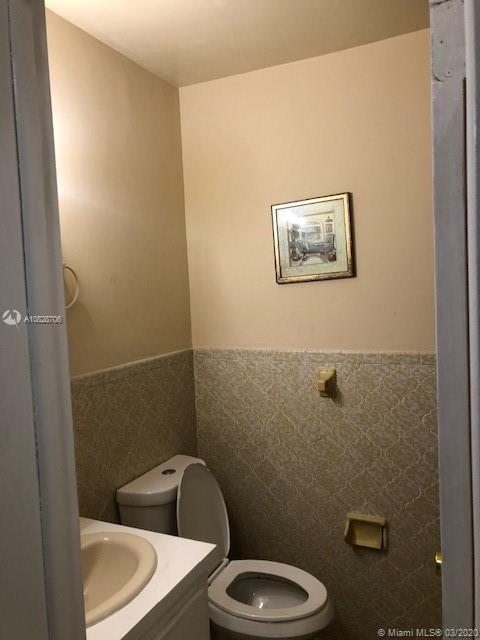 Foto del edificio - 18610 Belmont Dr