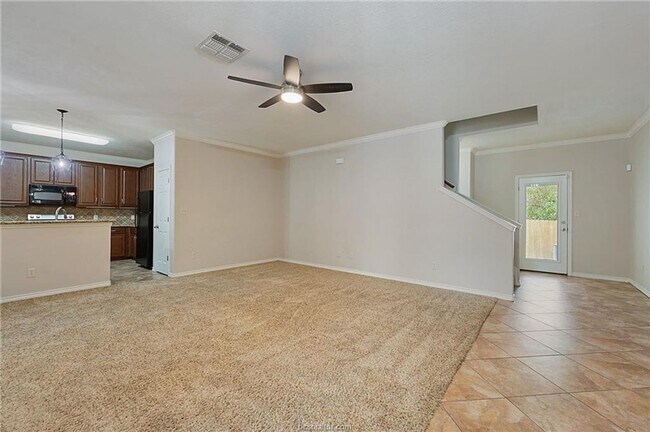 Foto del edificio - Adorable 3 Bed/2Bath Townhome Pre-Leasing for July 2026!