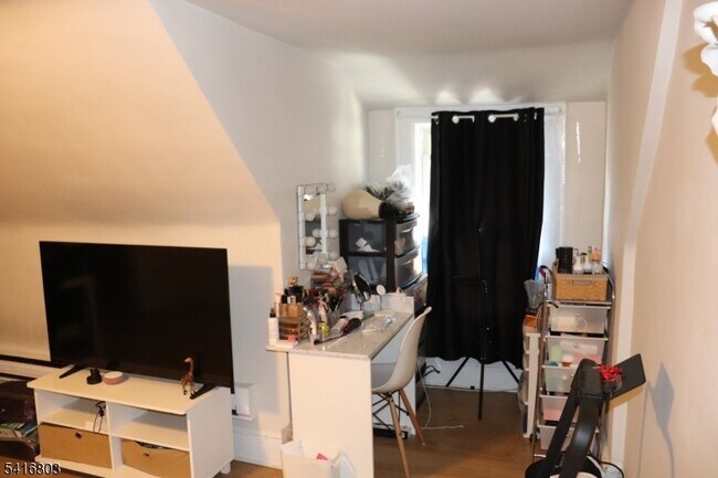 Foto del edificio - 327 Valley St