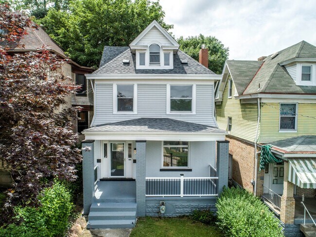 Foto del edificio - Stunning 4 bedroom home in Beechview available August 1!