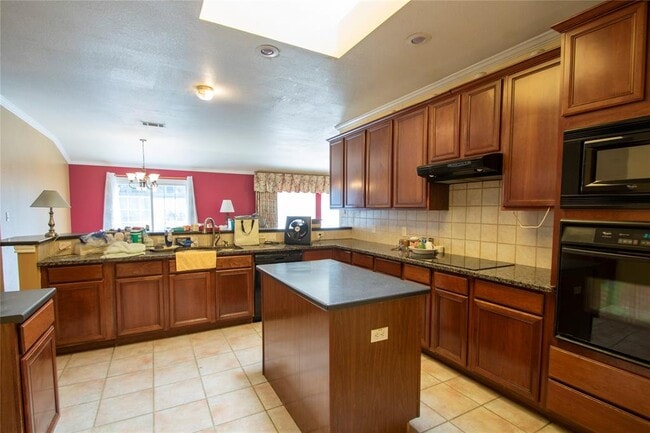 Building Photo - 19100 Ventana Ct