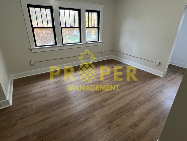 Building Photo - 2 bedroom 1.5 bathroom house for rent