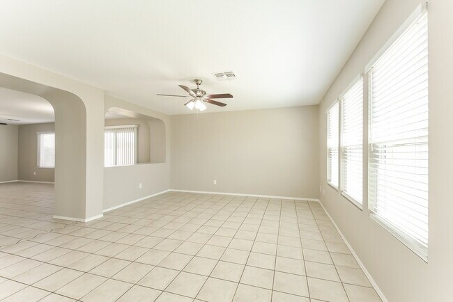 Foto del edificio - 10509 W Angels Ln