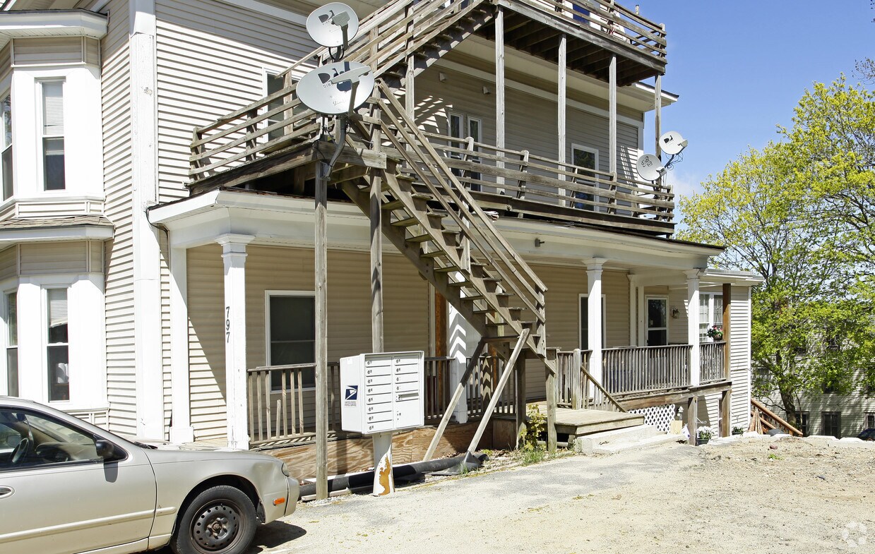 Building Photo - 797 High St