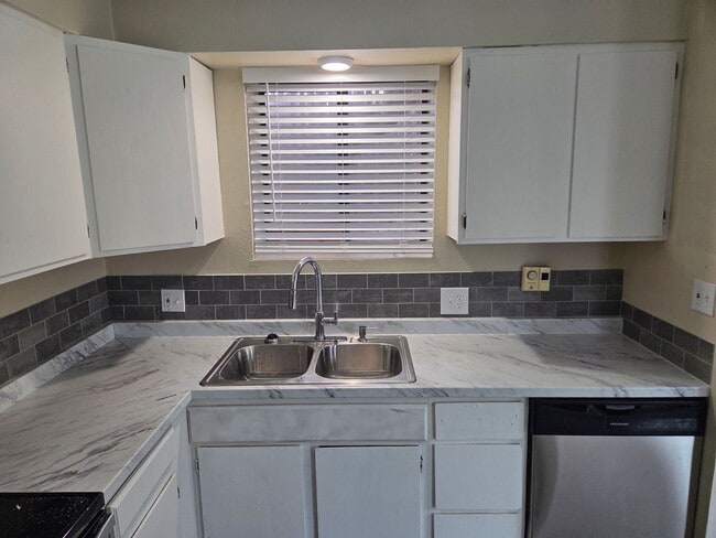 Foto del edificio - Wolff St - GN - HOME WARRANTY