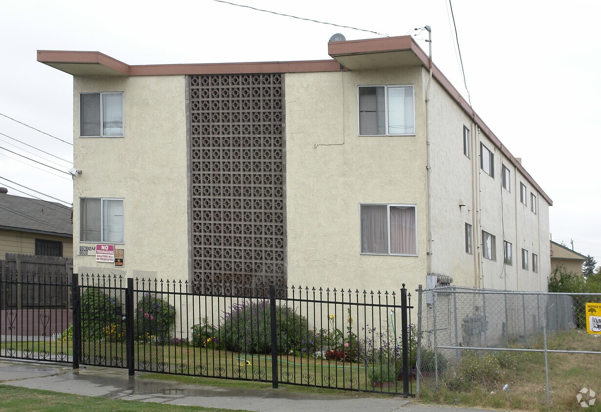 Building Photo - 1265 82nd Ave