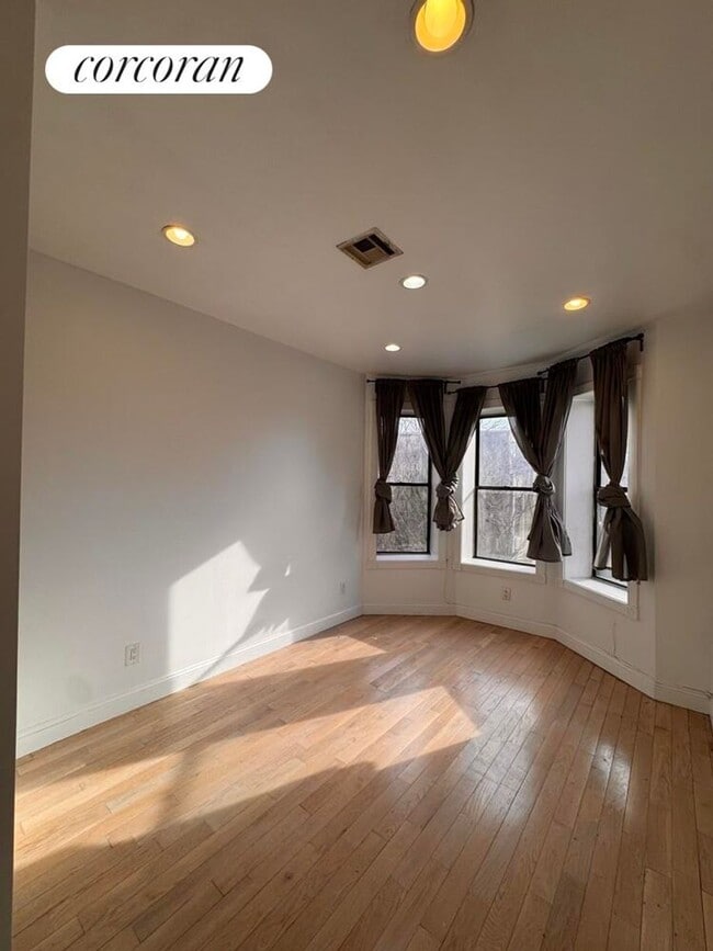 Foto del edificio - 1592 St Marks Ave