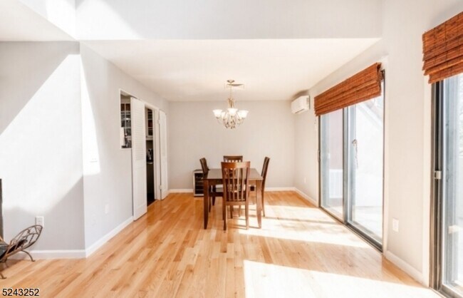 Building Photo - 14 Cerone Ct