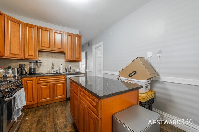 Foto del edificio - 3707 N Bosworth Ave