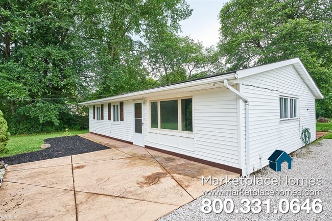 Building Photo - 3 br, 1 bath House - 1014 Thistleridge Dr