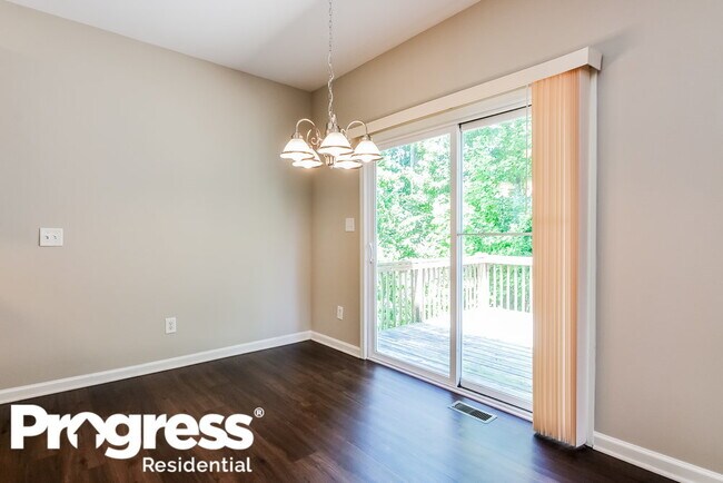 Foto del edificio - 220 Willowbrook Cir