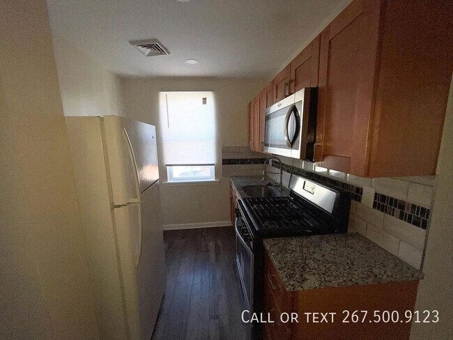 Foto del edificio - 6841 Lynford St