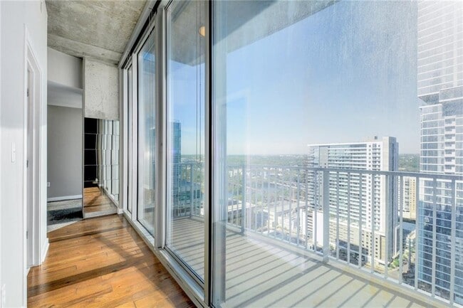 Building Photo - 360 Nueces St