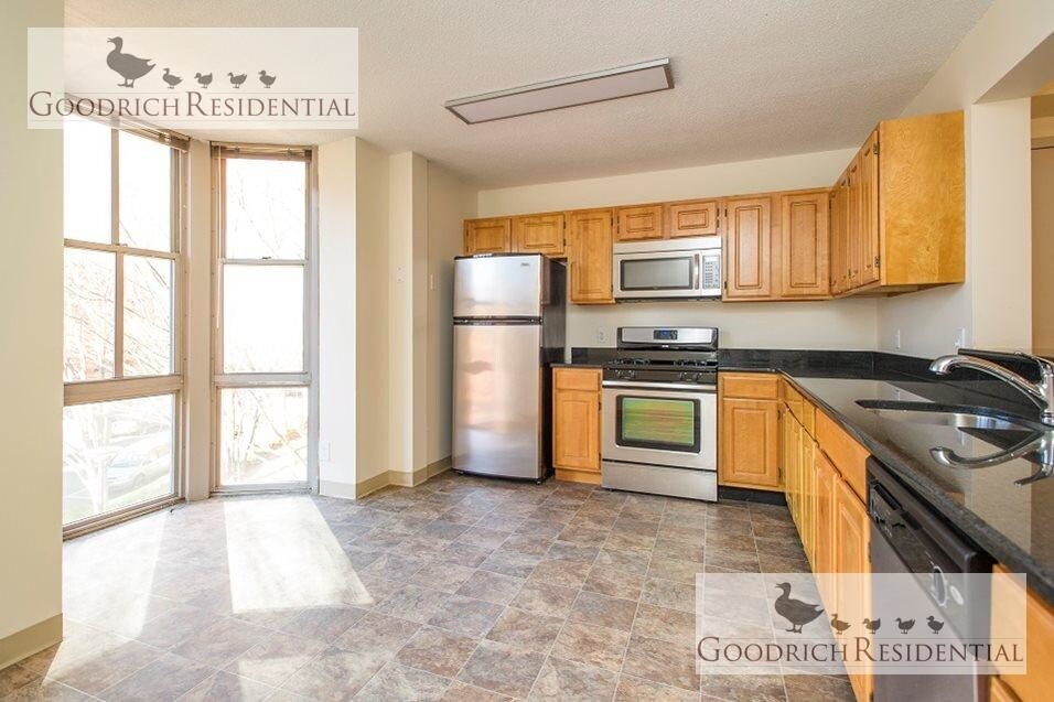 Primary Photo - 3Bedroom at 98 Dartmouth St