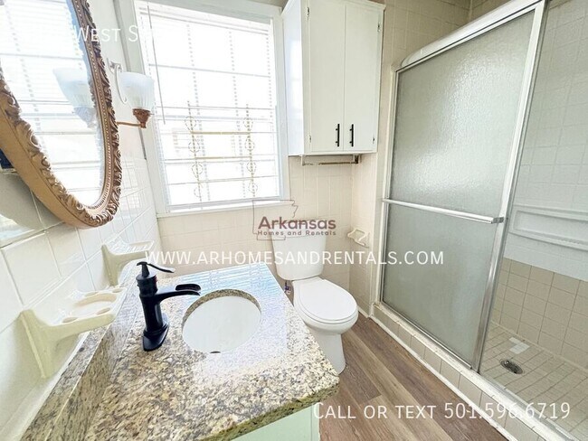 Foto del edificio - 4720 West St