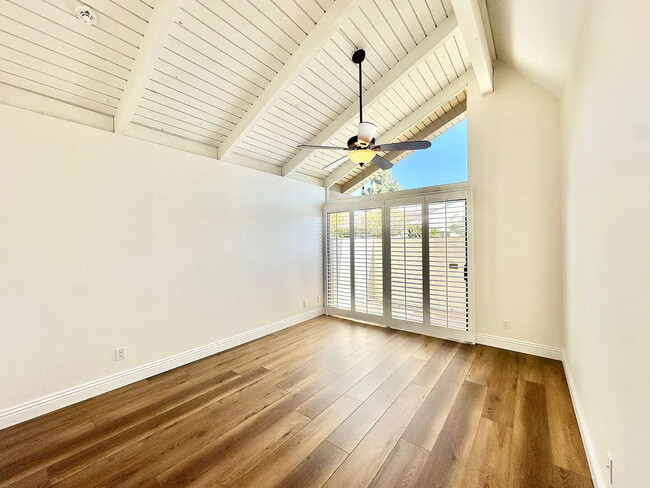 Building Photo - "Charming 3-Bed Oasis with 2 Full Baths in Prestigious Rancho Santa Fe!"