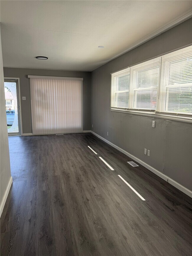 Building Photo - 10515 Gretna Cir