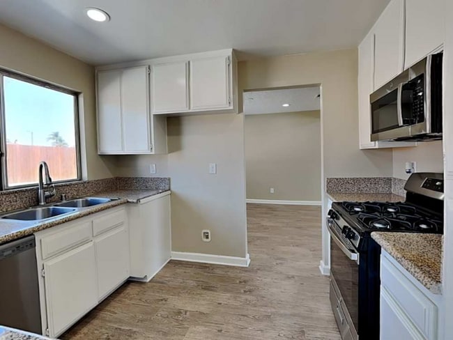Foto del edificio - 7380 Lime Ave