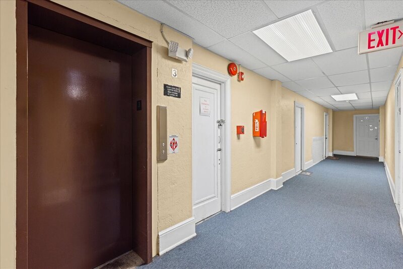 Primary Photo - 33 S Iowa Ave