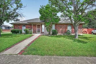 Building Photo - 3225 Hollycreek St