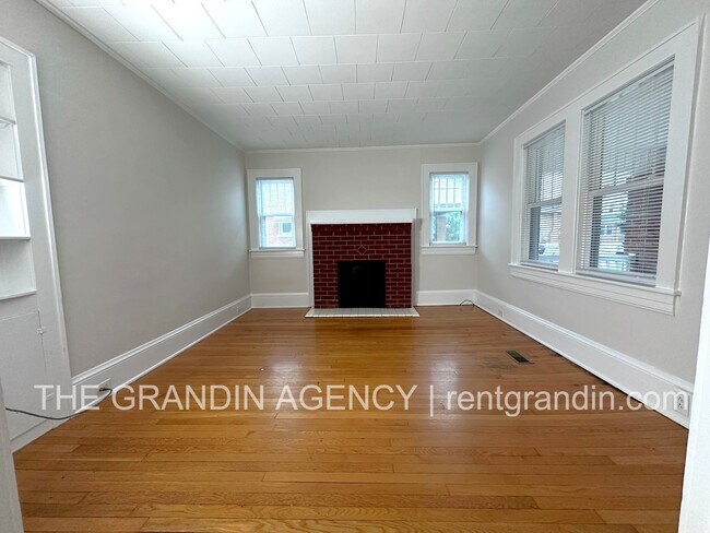 Foto del edificio - 2818 Burton Ave NW