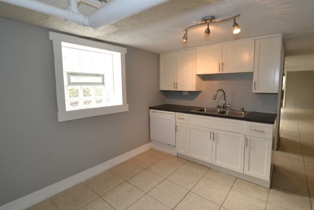 Foto del edificio - 2043 N Avers Ave