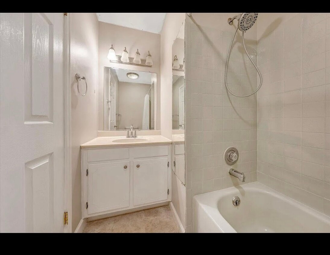 Foto del edificio - 2650 Willowlawn St